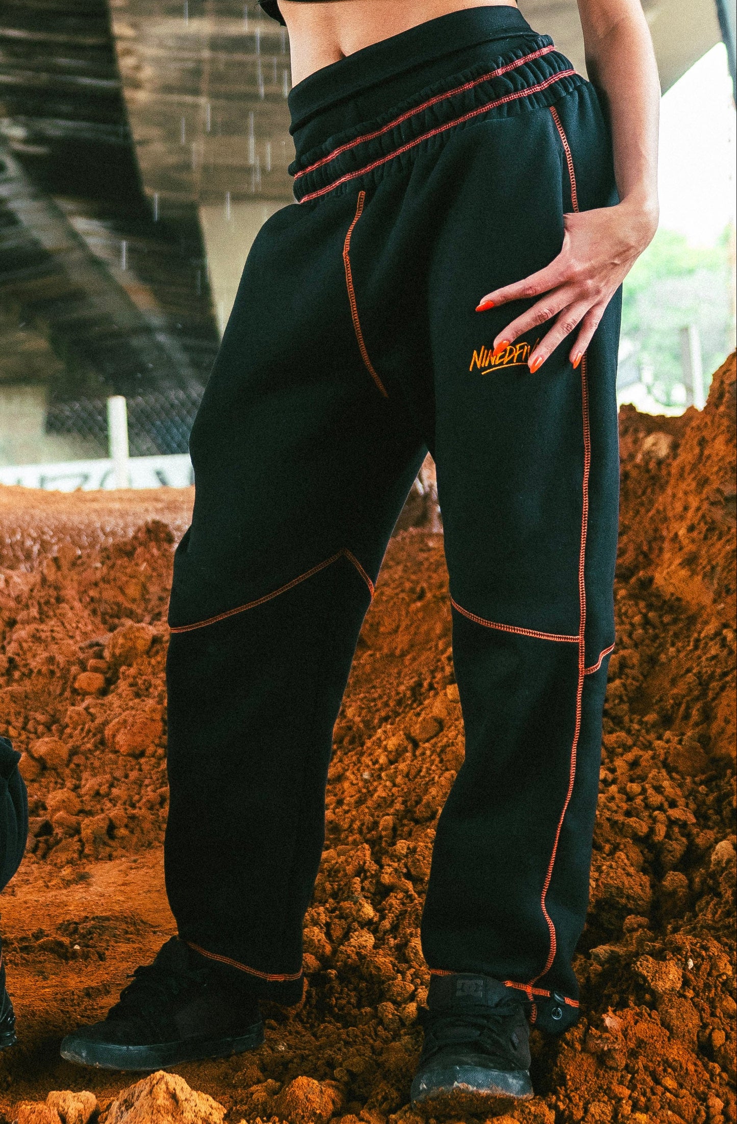 ORANGE BLACK ZIG PANTS