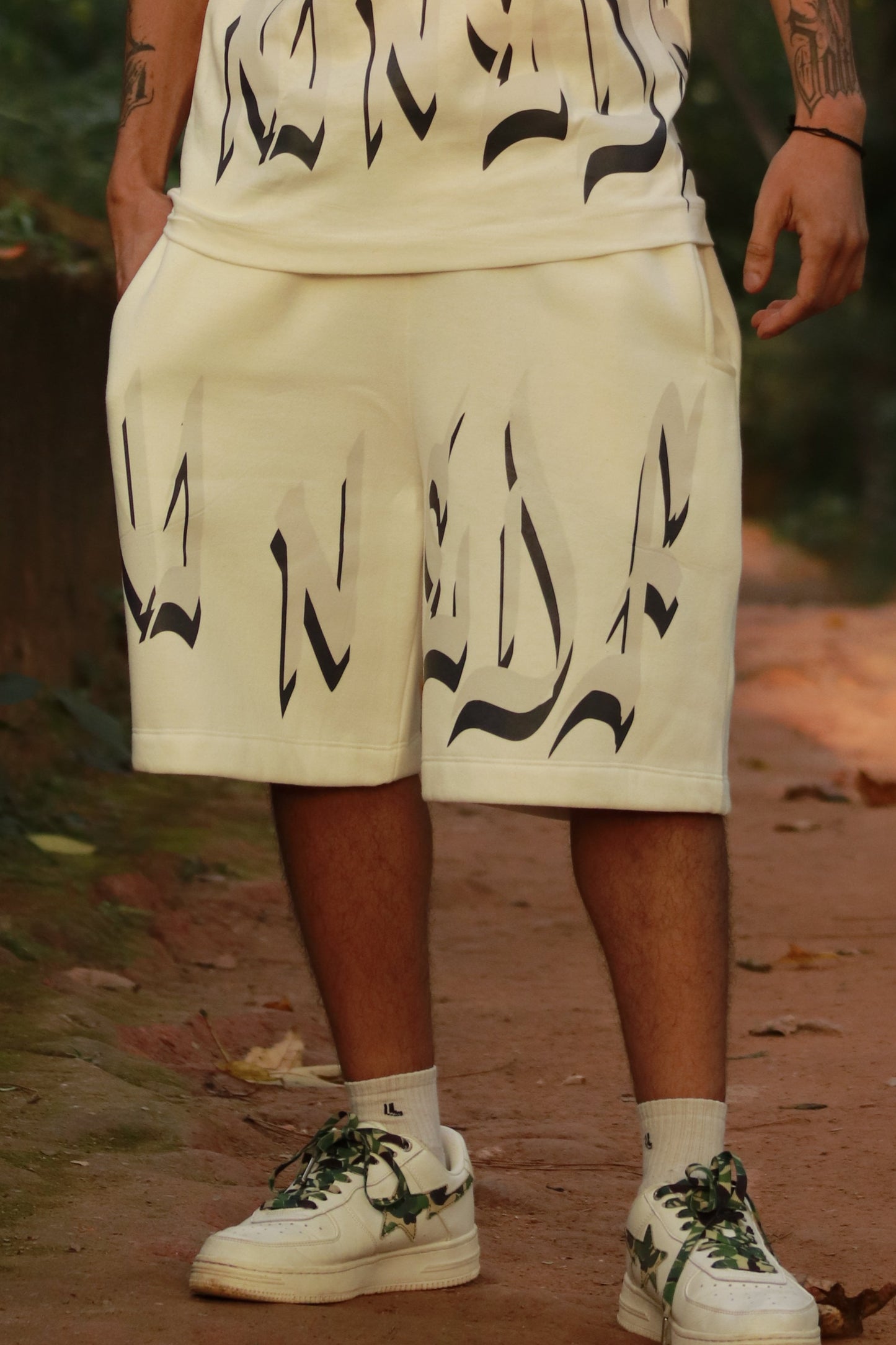OFF WHITE GRAFFITI SHORTS